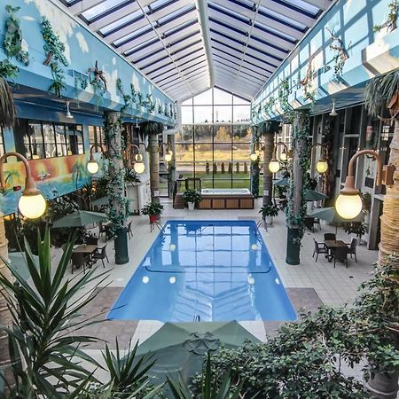 La Sagueneenne - Hotel Et Centre De Congres Saguenay Ngoại thất bức ảnh