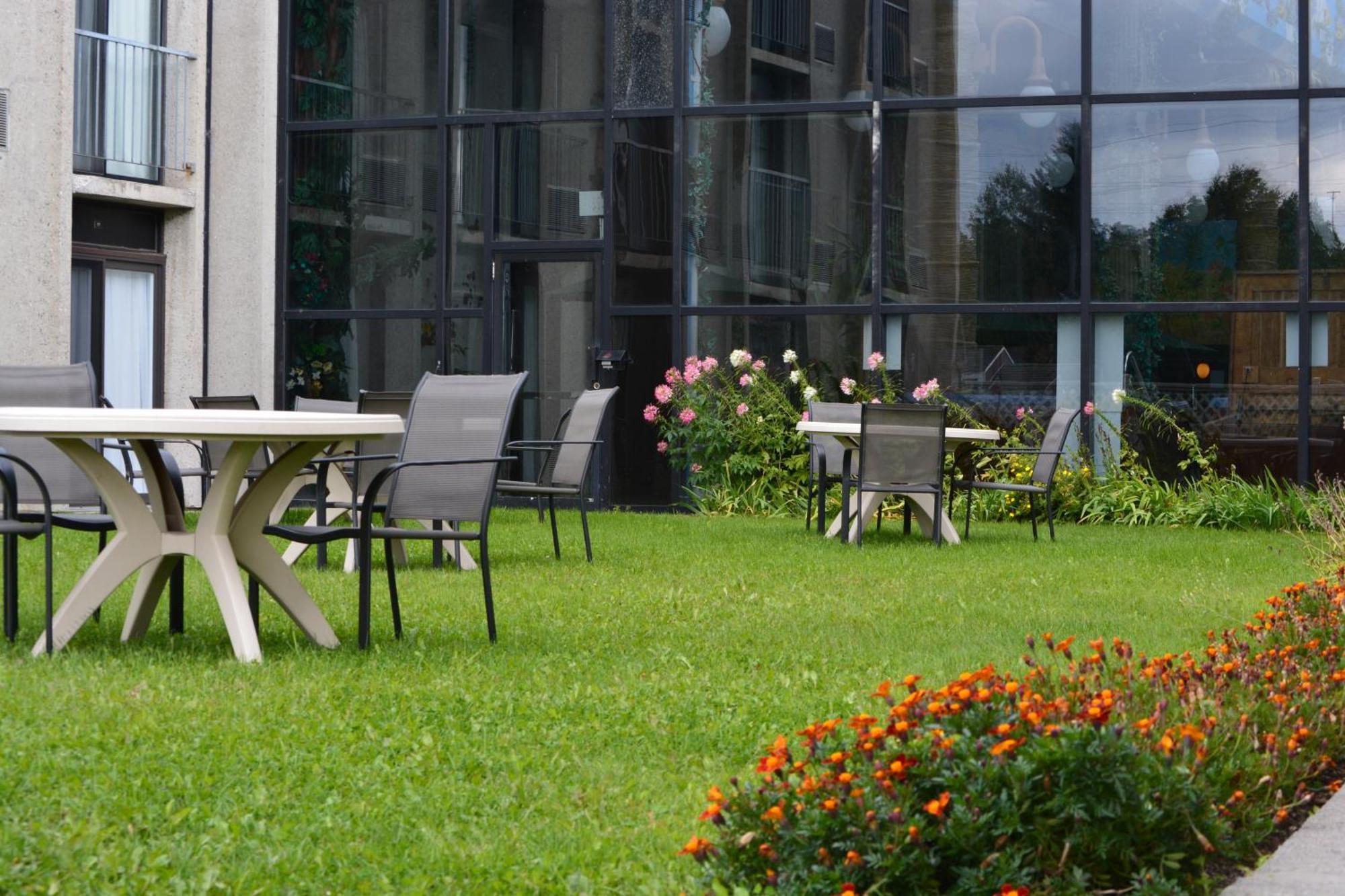 La Sagueneenne - Hotel Et Centre De Congres Saguenay Ngoại thất bức ảnh