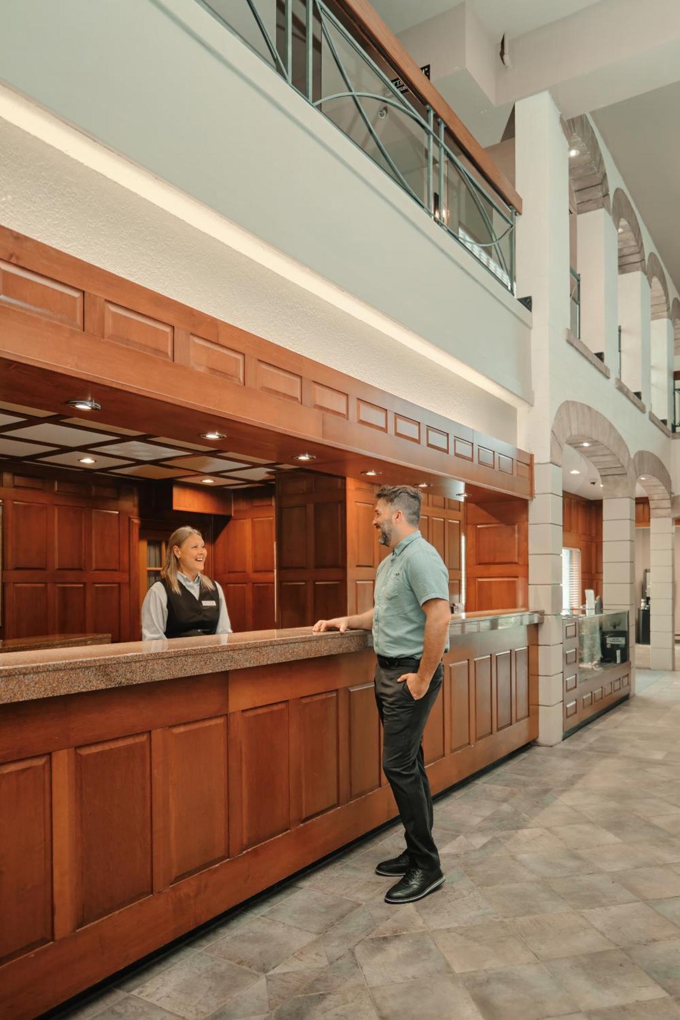 La Sagueneenne - Hotel Et Centre De Congres Saguenay Ngoại thất bức ảnh