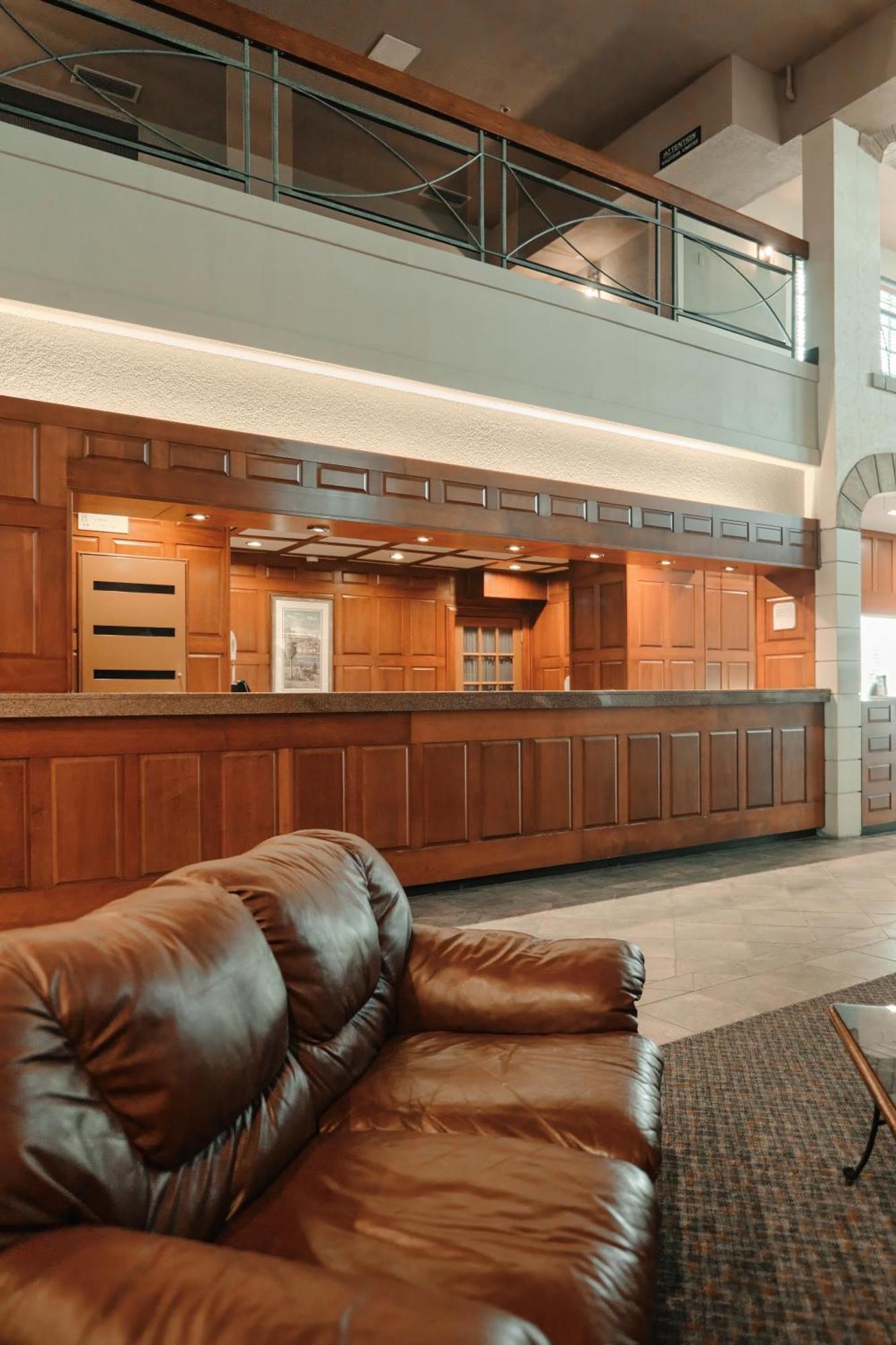 La Sagueneenne - Hotel Et Centre De Congres Saguenay Ngoại thất bức ảnh